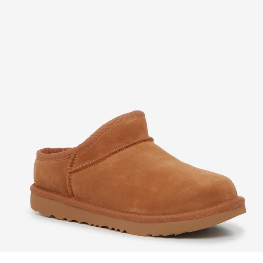 UGG Kids Classic Bootie Slipper Chestnut 4 NEW IN BOX smoke and pet free home